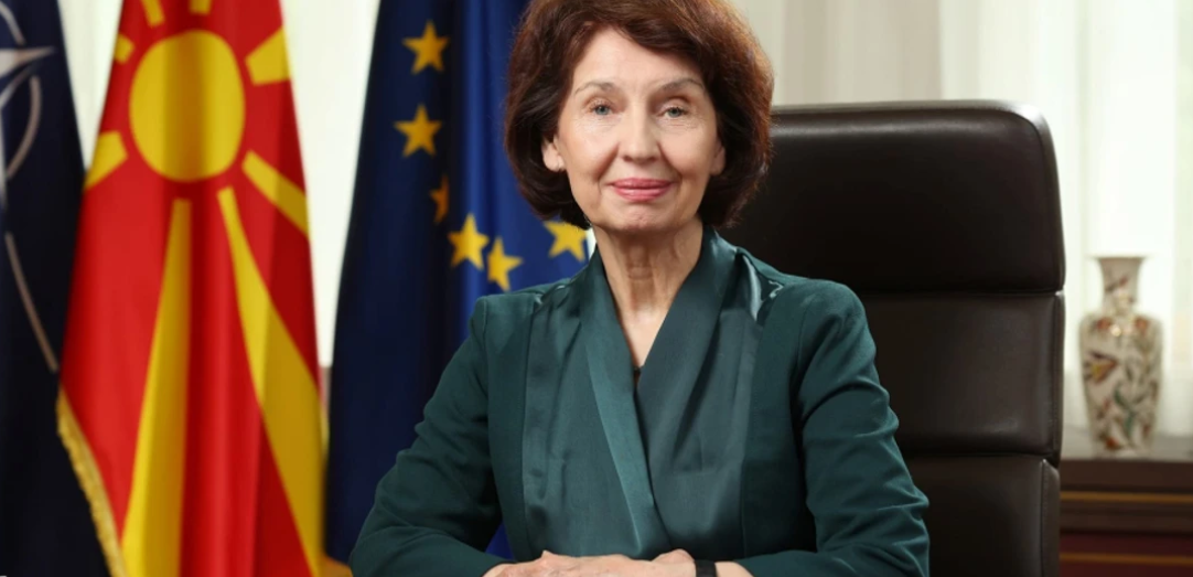 Siljanovska-Davkova uron Krishtlindjet: Të zgjojmë dritën, mirësinë dhe njerëzoren brenda nesh