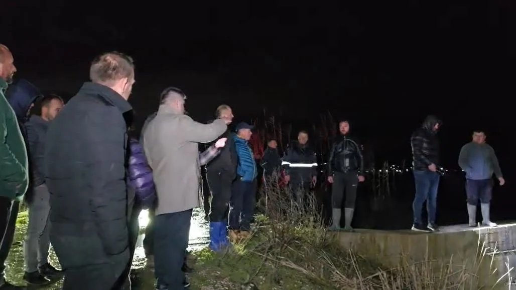 Vijojnë reshjet e shiut, lumi Vjosa në pikë kritike për të dalë nga shtrati, Emergjencat Civile në terren