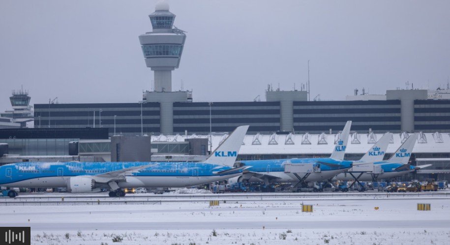 Mot i keq në Evropë, anulohen qindra fluturime në Amsterdam dhe Paris