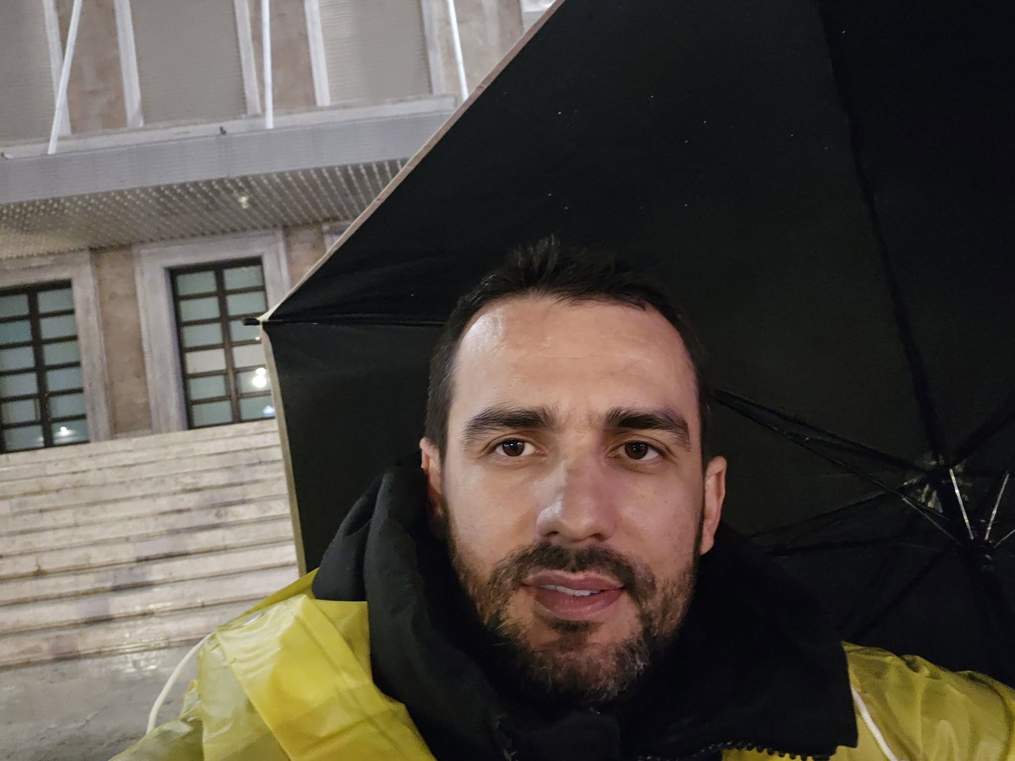 Lapaj njofton protestën e rradhës: Kundër hajdutërisë dhe largimit nga vendi...