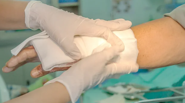 Djegia e lëkurës, çfarë dëmtimi i shkakton trupit dhe si ta trajtojmë