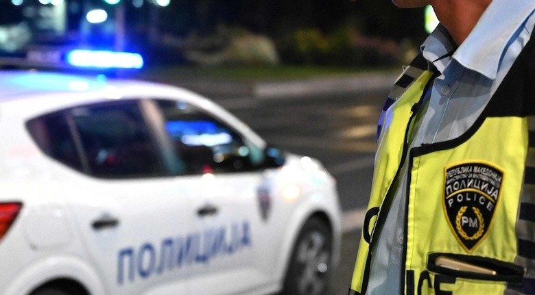 52 vjeçarja nga Shkupi e kërcënoi dhe më pas e sulmoi fizikisht punonjësin e policisë