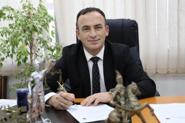 Obiliqi miraton 350 euro në muaj për familjet strehuese