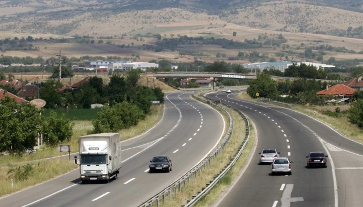 Normalizohet trafiku në aksin rrugor Shkup – Shtip