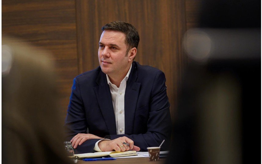 “Treni i Lumirit u ndal në mes të rrugës: LDK-ja pa drejtim dhe pa destinacion”