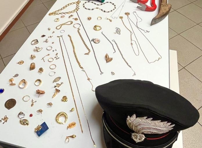 Banda e “skifterëve” shqiptarë aksidentohet gjatë ndjekjes nga karabinierët, arrestohet një prej tyre