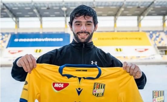 Nuk kisha për të ngrënë, punova kamarier, rrëfimi i futbollistit argjentinas që luan për skuadrën shqiptare