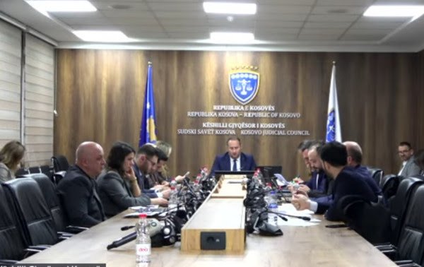 ​Dhuna në familje, koordinimi ndërinstitucional lë boshllëqe kritike
