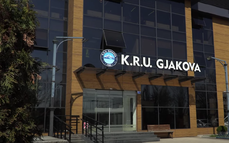 Vërshimet turbulluan ujin, KRU “Gjakova” shpall tender për klorur të hekurit 