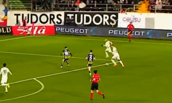 Hadërgjonaj shënon gol ndaj Fenerbahces