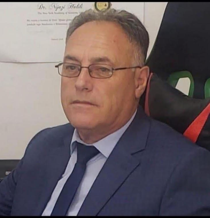 Diplomati Prof. Dr. Lisen Bashkurti shkëlqen përsëri, me librin