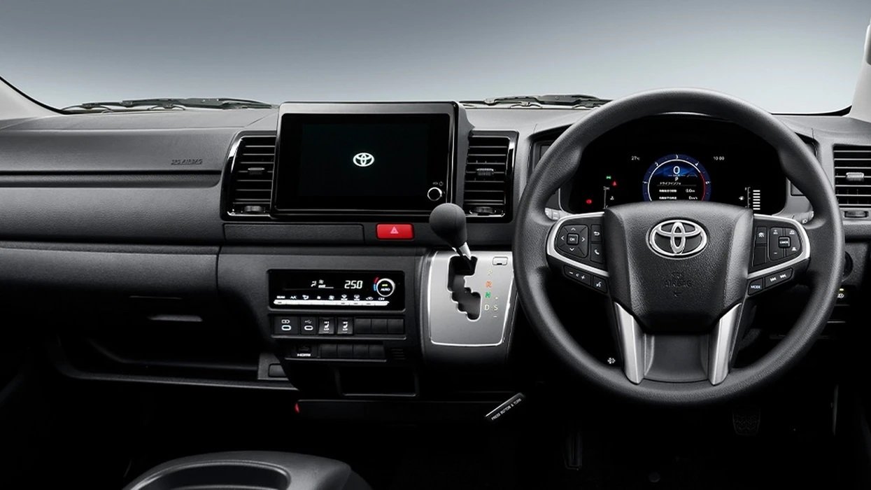 Furgoni i Toyotas sfidon kohën, vjen me ndryshime të veçanta për 2026