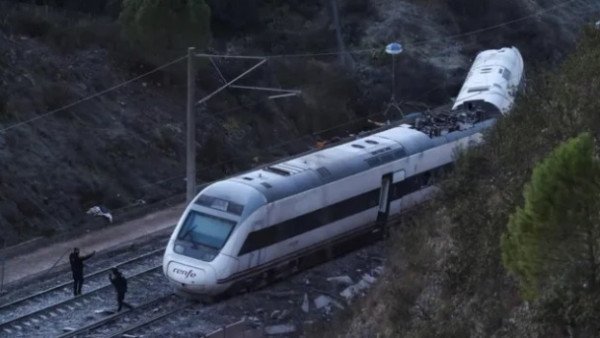 ​Shkon në 39 numri i të vdekurve nga përplasja e trenave në Spanjë