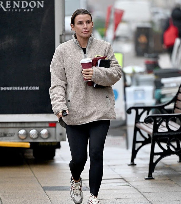 Coleen Rooney i bën vetes një seancë përkujdesjeje, shfaqet për herë të parë pas zbulimit të Wayne Rooney për shurdhimin në njërin vesh