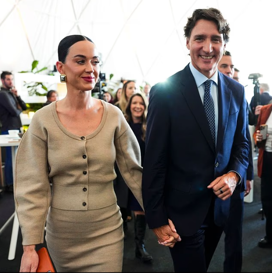 Katy Perry shfaqet papritur në Davos, në krah të Justin Trudeau