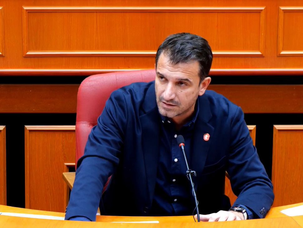 Erion Veliaj depoziton kallëzim penal në Prokurorinë e Tiranës: Nuk e kam nënshkruar unë!