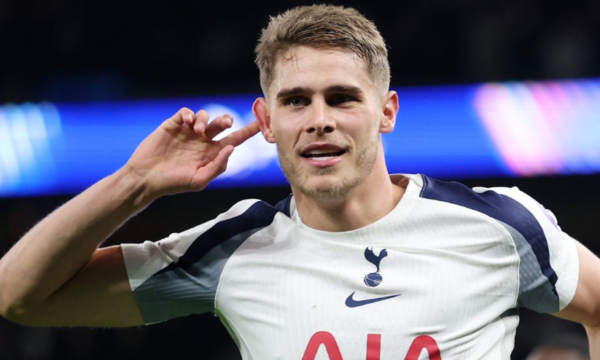 Tottenham mbyll derën për Van de Ven