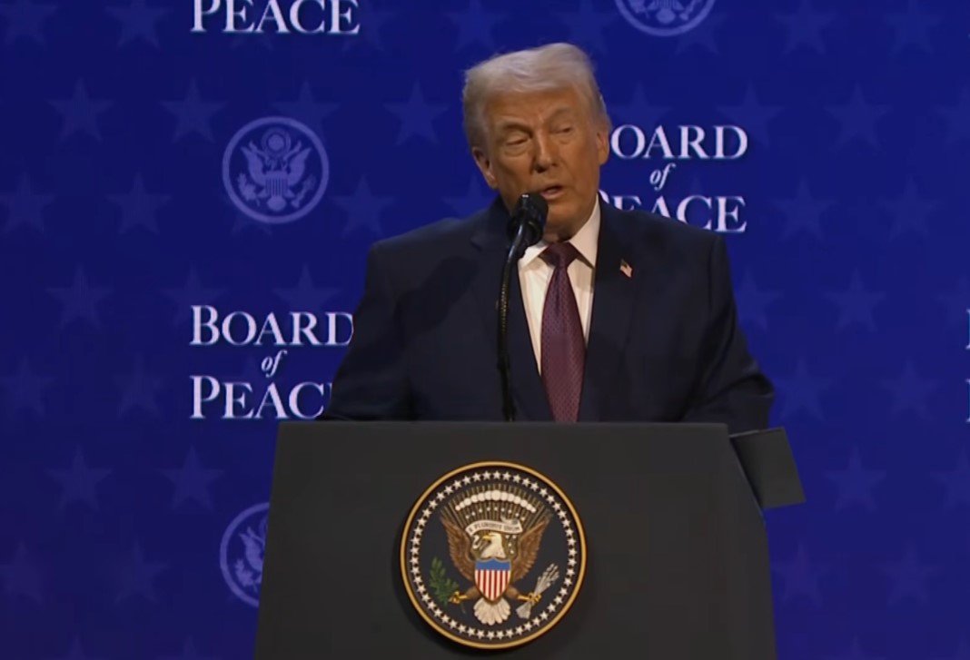 Trump prezanton “Bordin e Paqes” në Davos: 9 muaj, disa konflikte të zgjidhura, mes tyre Kosovë‑Serbi dhe Izrael‑Iran