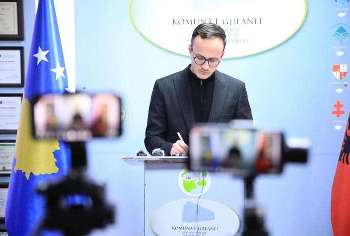 Kryetari Hyseni takon udhëheqësit e KOSTT-it