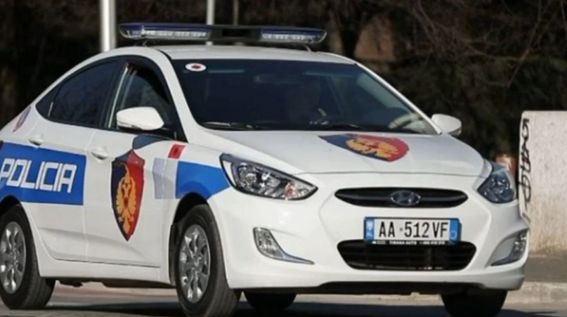 U fut me një çekiç në pikën e dhënies së kredive, kërcënoi punonjësit dhe mori paratë/ Vihet në kërkim autori në Shkodër