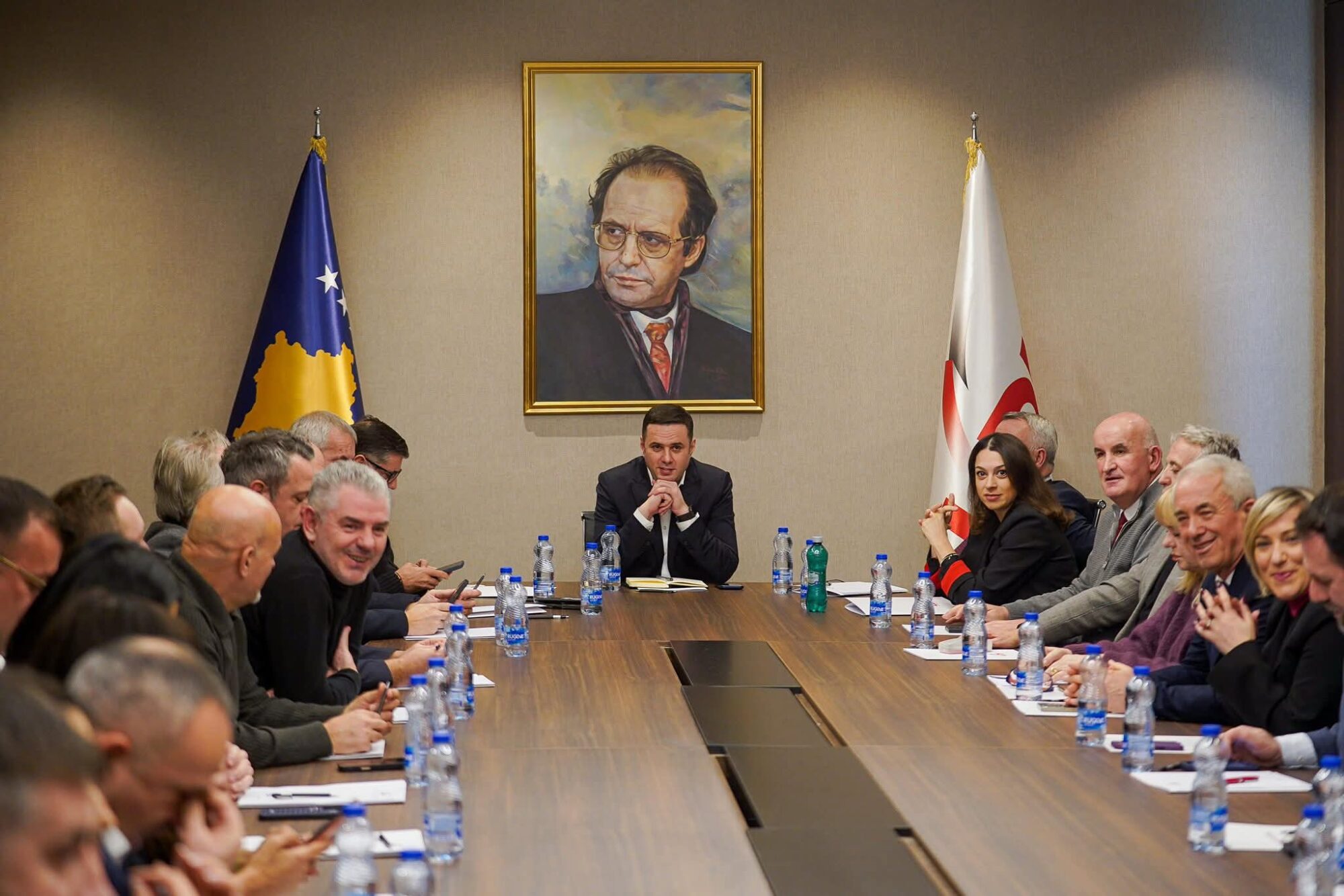 “Skenar i parapërgatitur” – Haziri “zbeh” shpresat për Hotin: Dorëheqja e Abdixhikut...