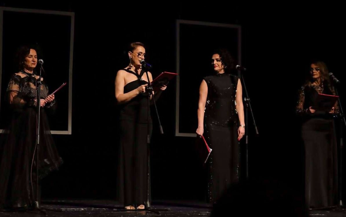 Nga ironia e skenës te pasqyra e kohës: Teatri i Tetovës me ‘Dramë për të qesh’ hap edicionin e 35-të të Festivalit ‘Talia e Flakës 2026’