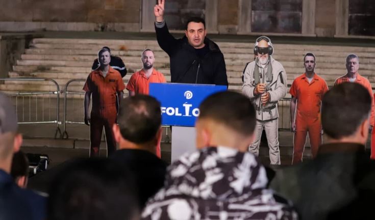 Foltorja e PD përpara Kryeministrisë pas protestës, mungon Berisha/ Këlliçi: Kur qeveria dhunon qytetarët, tregon se i ka hyrë frika
