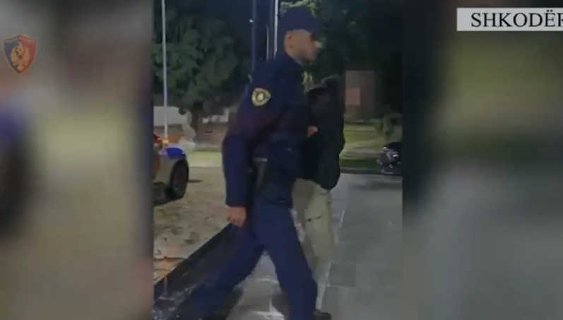 Vodhi një bankë duke kërcënuar punonjësit me çekiç, arrestohet i riu në Shkodër