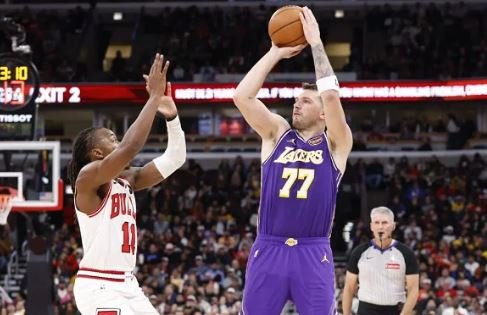 Ekipet e Boston, Cleveland dhe Houston qëndrojnë në zonën play off-it
