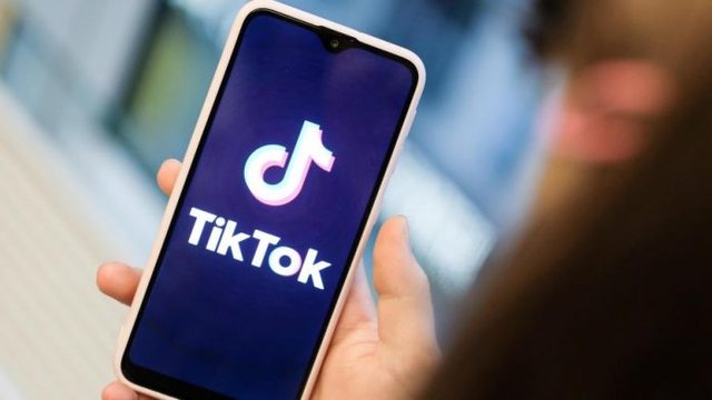 Rritet numri i amerikanëve që heqin dorë nga TikTok-u