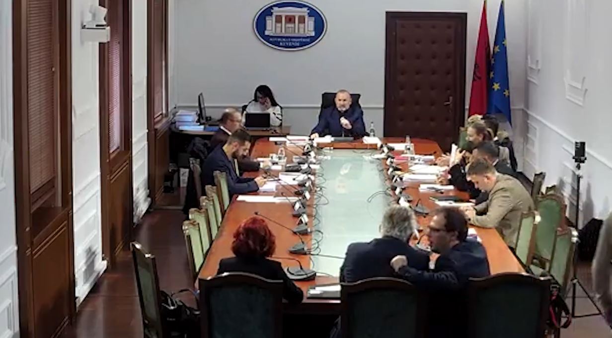 Korreshi te “Ligjet”: Ke dëgjuar ndonjë katunar hallexhi të marrë fotovoltaikë?