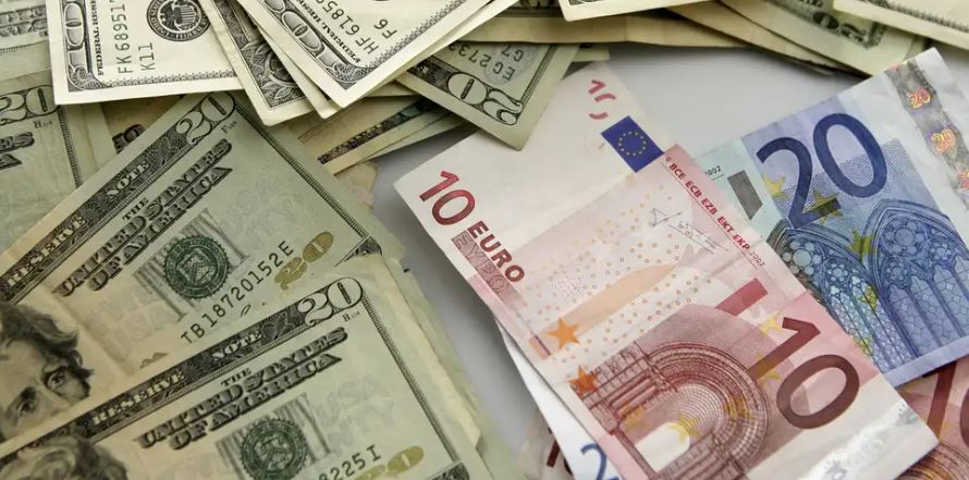 A është dollari i dobët rrezik për Europën?