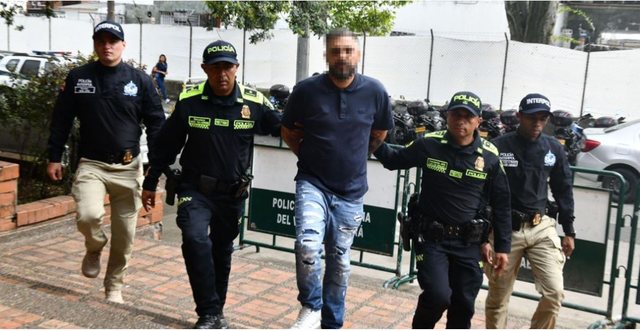 Nga lidhja me një vajzë vendase, te miqësia dhe biznesi me kartelin famëkeq “Clan del Golfo”. Arrestohet bosi i mafias “Ndragheta”