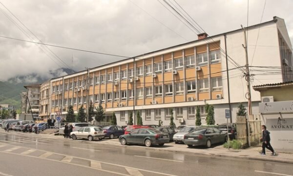 Një muaj paraburgim për 54-vjeçarin që dyshohet për dhunim të një 13-vjeçareje në Istog