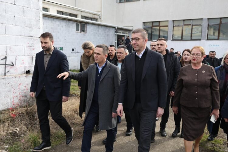 Kasami, Mickoski dhe Durmishi promovojnë renovimin e Gjimnazit në Tetovë