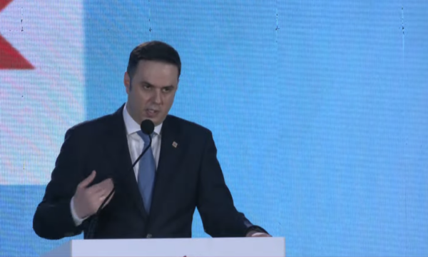 “Ik, lësho vendin”, Abdixhiku në Kuvend rikujton kërkesat që i shkuan nga Hoti e Hykmete Bajrami