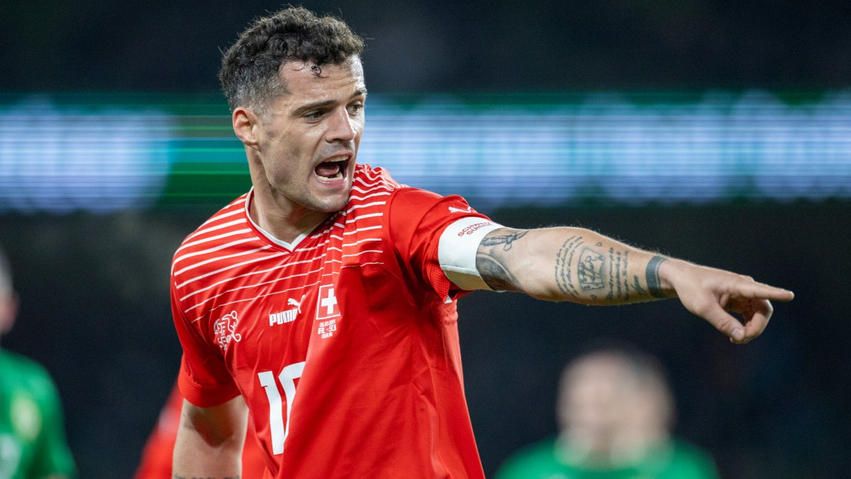 Granit Xhaka në top 3 mesfushorët  Ja për çka
