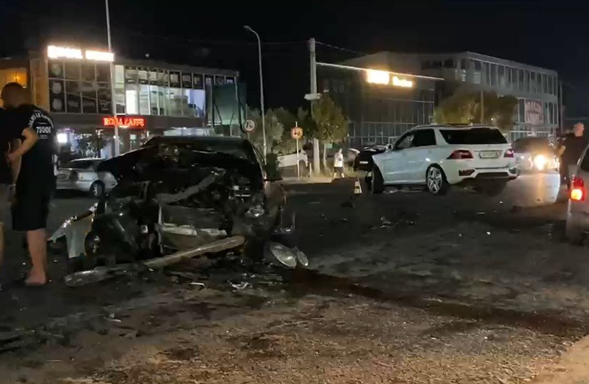 Aksident i rëndë në aksin Fushë Krujë  përplasen 3 automjete në Nikël  disa të plagosur te Trauma