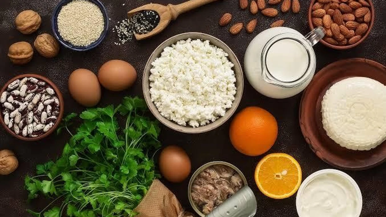 Këto ushqime mund të kontribuojnë në kocka më të forta dhe dhëmbë më të shëndetshëm, përfshijini ato në dietën tuaj
