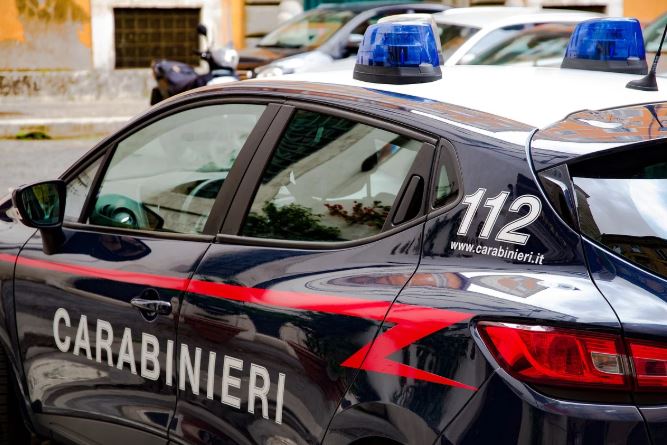  Arrestohet 21-vjeçari shqiptar, kapet me qindra doza kokaine dhe euro cash