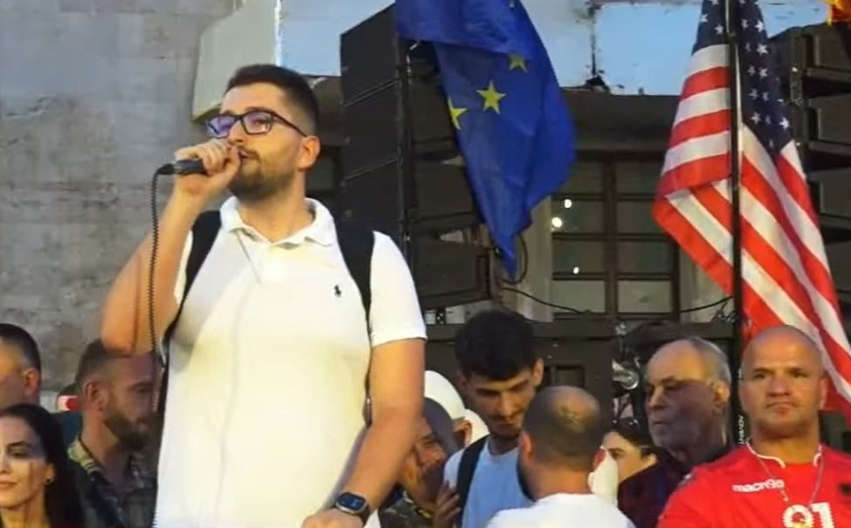 Drejtori i Policisë është njeriu më i fuqishëm i shtetit    Ish oficeri Ahmeti thirrje Hitës  Mbroje popullin tënd me ligj  Policia të mos ushtrojë dhunë