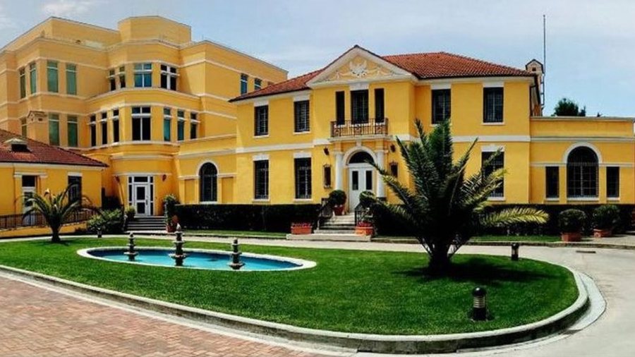 Ambasada e SHBA i bën thirrje qytetarëve të saj: Shmagni demostratën në bulevard