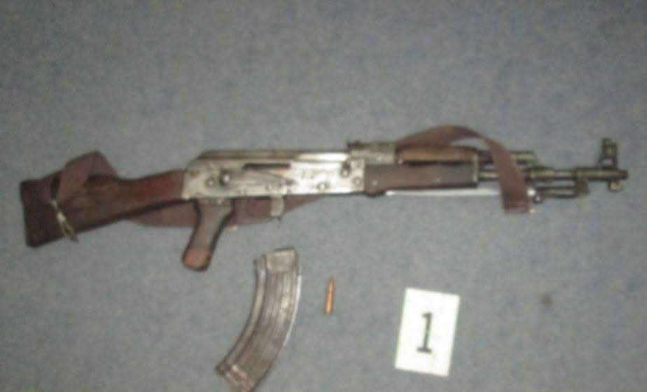 Postoi armën në TikTok, Policia i bastis shtëpinë në Skenderaj dhe gjen kallashnikov në çati