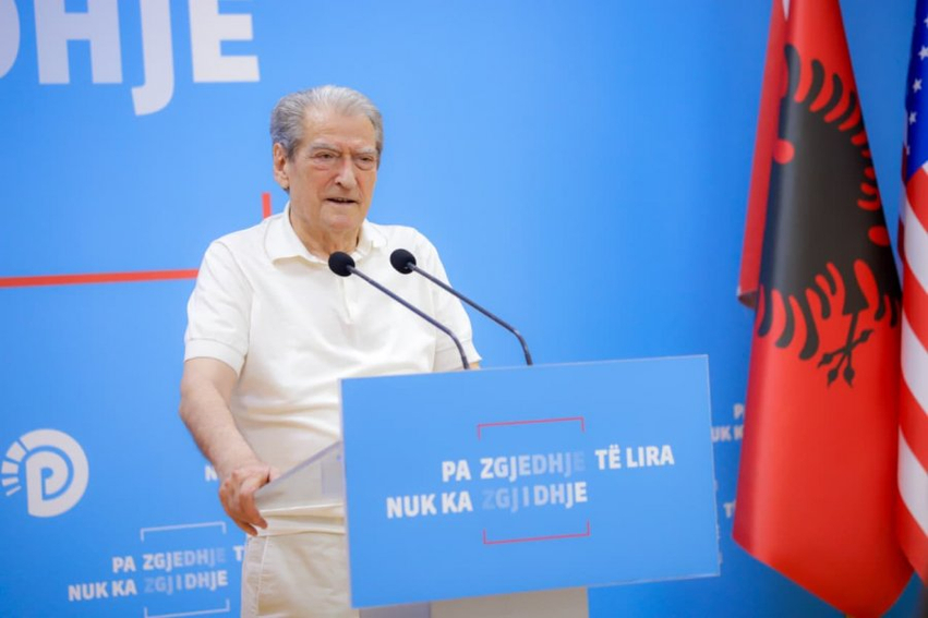 Berisha  Mashtrim publik i ministrisë së Brendshme  në urgjencat e spitaleve të Tiranës nuk rezulton asnjë polic i lënduar