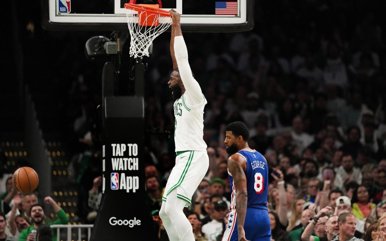 Brown largohet nga Boston dhe transferohet në Phila