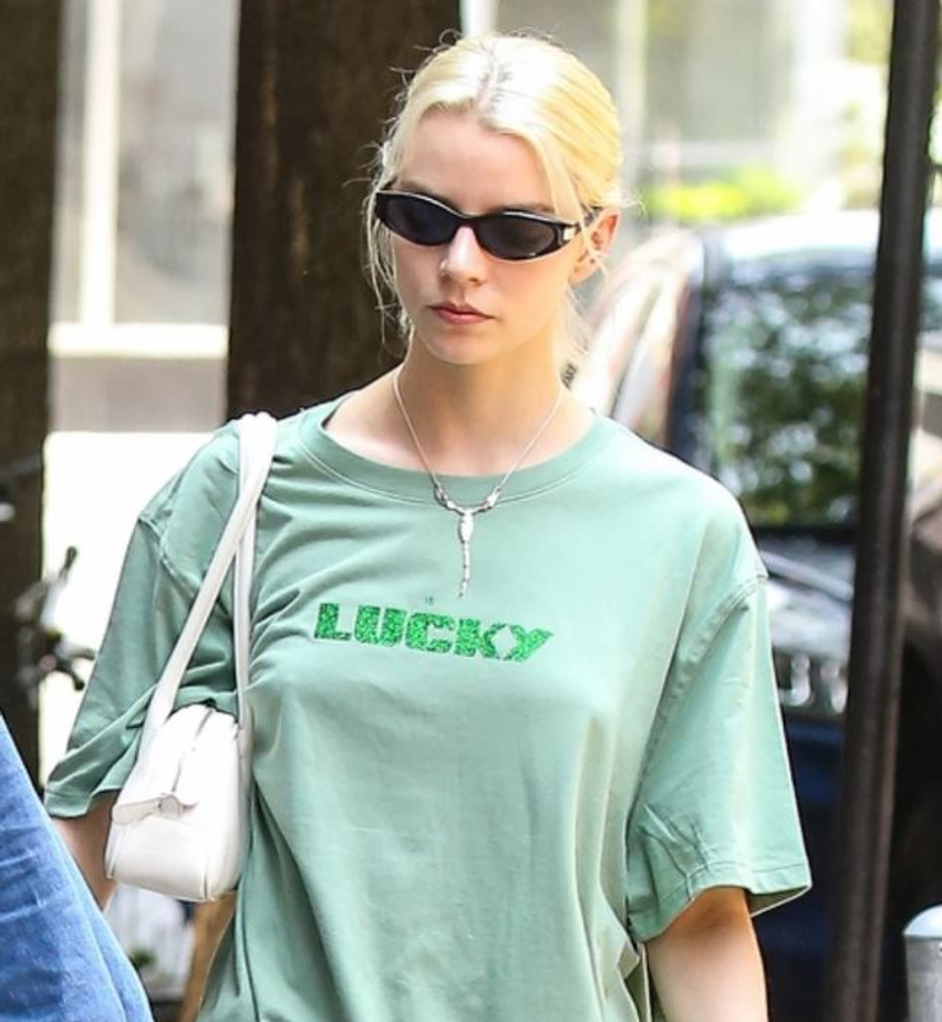 Anya Taylor Joy shfaqet në New York me bashkëshortin