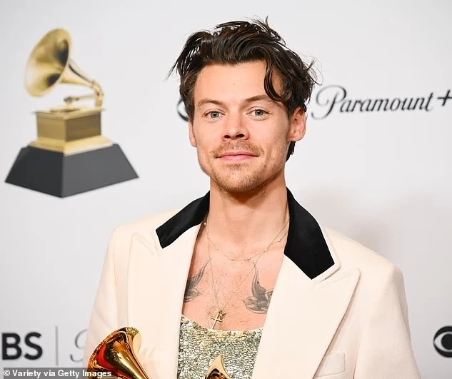 Harry Styles refuzon ftesën për dasmën e Taylor Swift, zbulohet arsyeja e mungesës