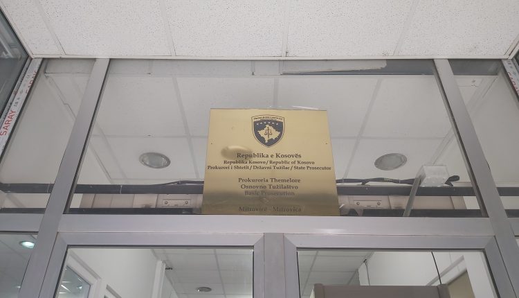 Prokuroria jep detaje për therjen me thikë të të miturit në Mitrovicë