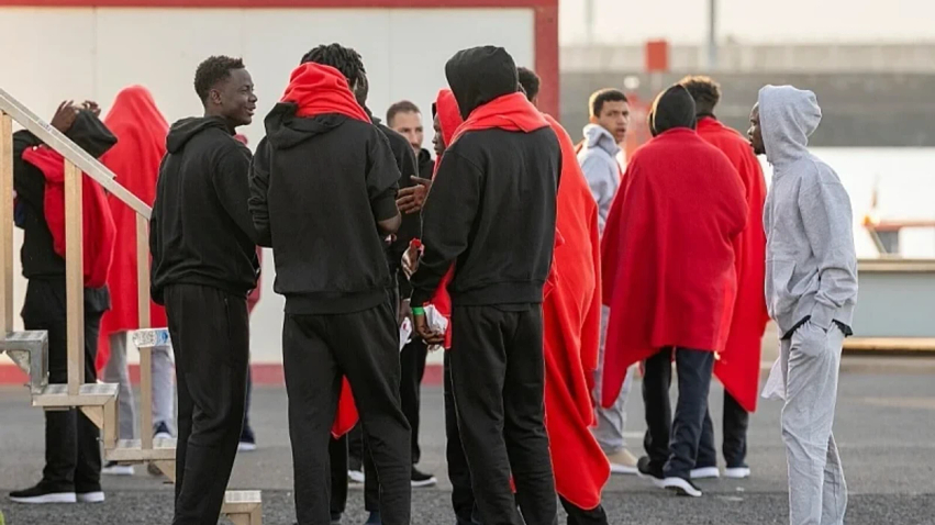 Mbi një milion emigrantë në Spanjë kanë paraqitur kërkesë për legalizimin e statusit