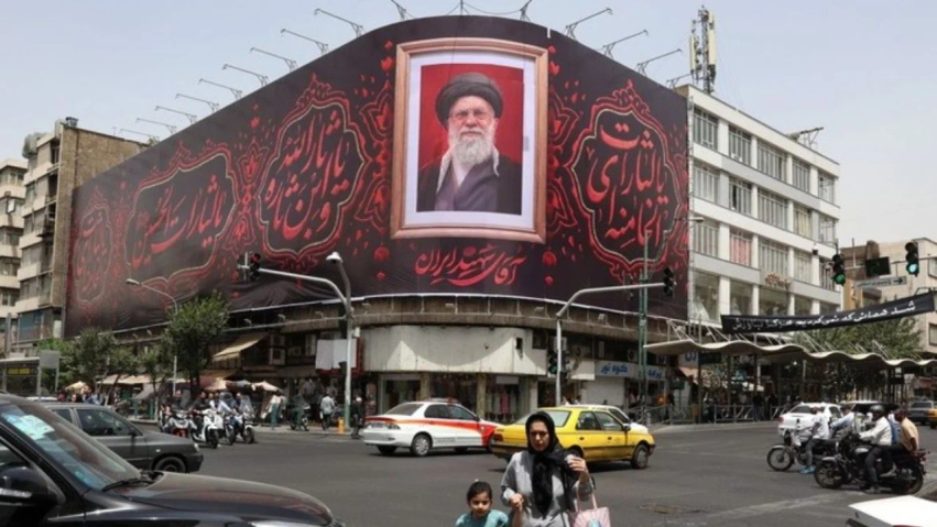 Ceremonia përkujtimore para funeralit të Khameneit  Masa të rrepta sigurie dhe mobilizim masiv i qytetarëve